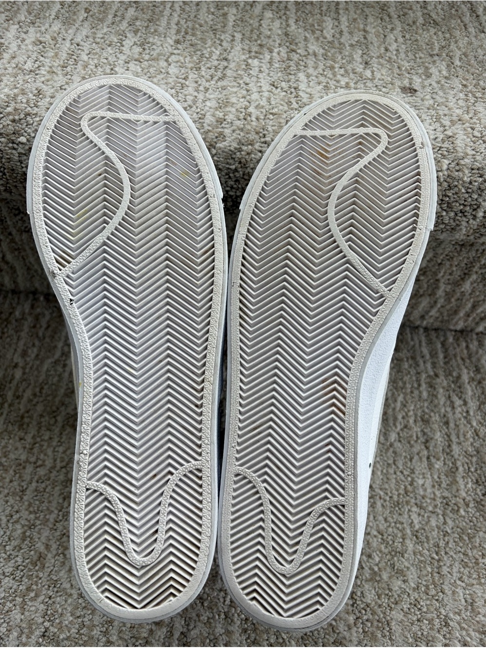 Nike Women's Blazer Mid '77 Vintage 'Gold Emblem' shoes. Size 9.5. - Picture 10 of 11